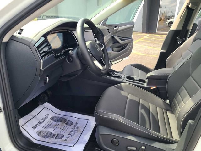 Used 2024 Volkswagen Jetta SE w/ Panoramic Sunroof Package image 14
