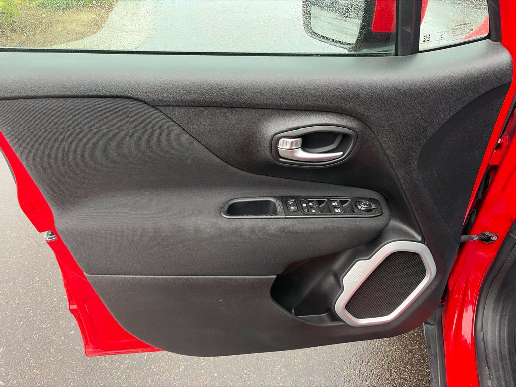 Used 2020 Jeep Renegade Latitude FWD image 22