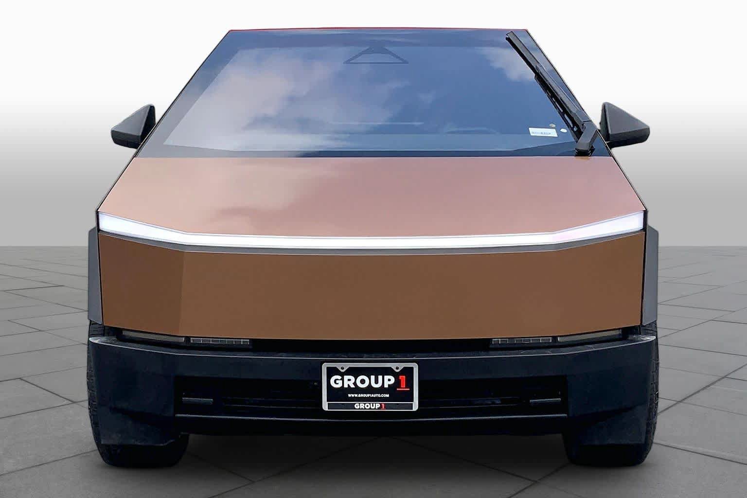 Used 2025 Tesla Cybertruck AWD Crew Cab image 3