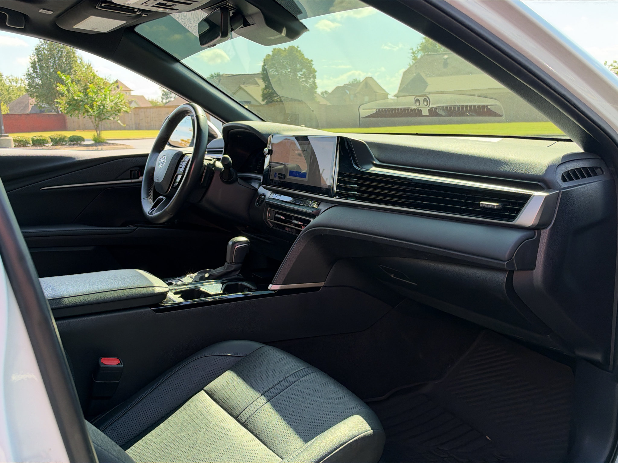 Used 2025 Toyota Camry XSE FWD image 17