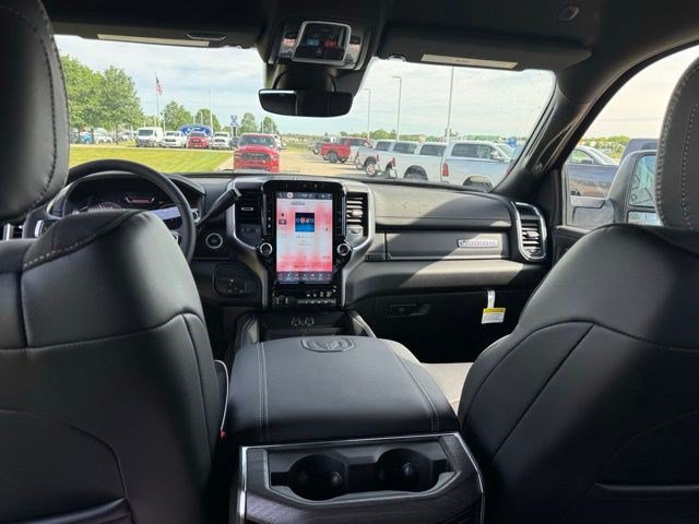 New 2026 RAM 2500 Laramie AWD/4WD image 32