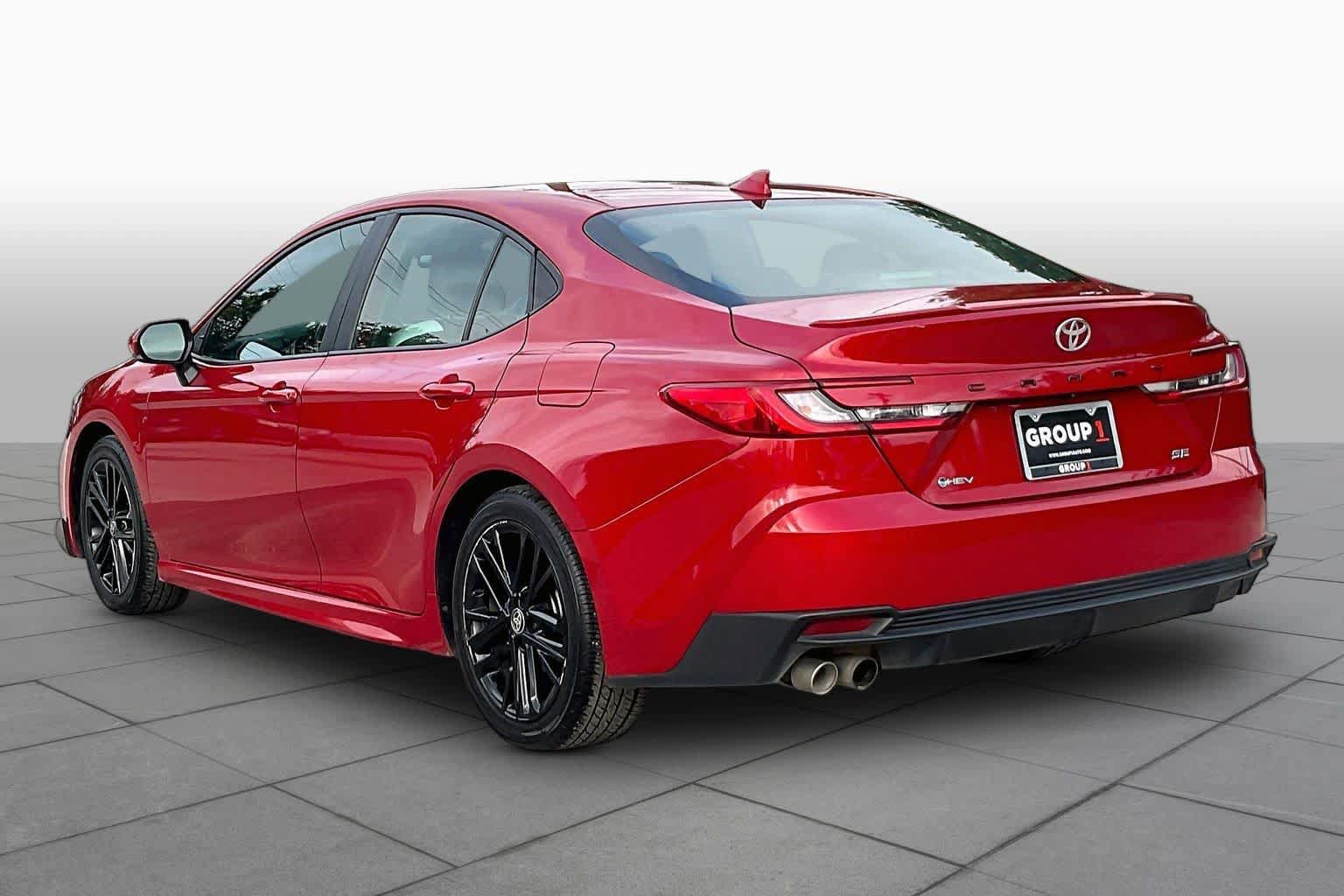 Used 2025 Toyota Camry SE FWD image 12