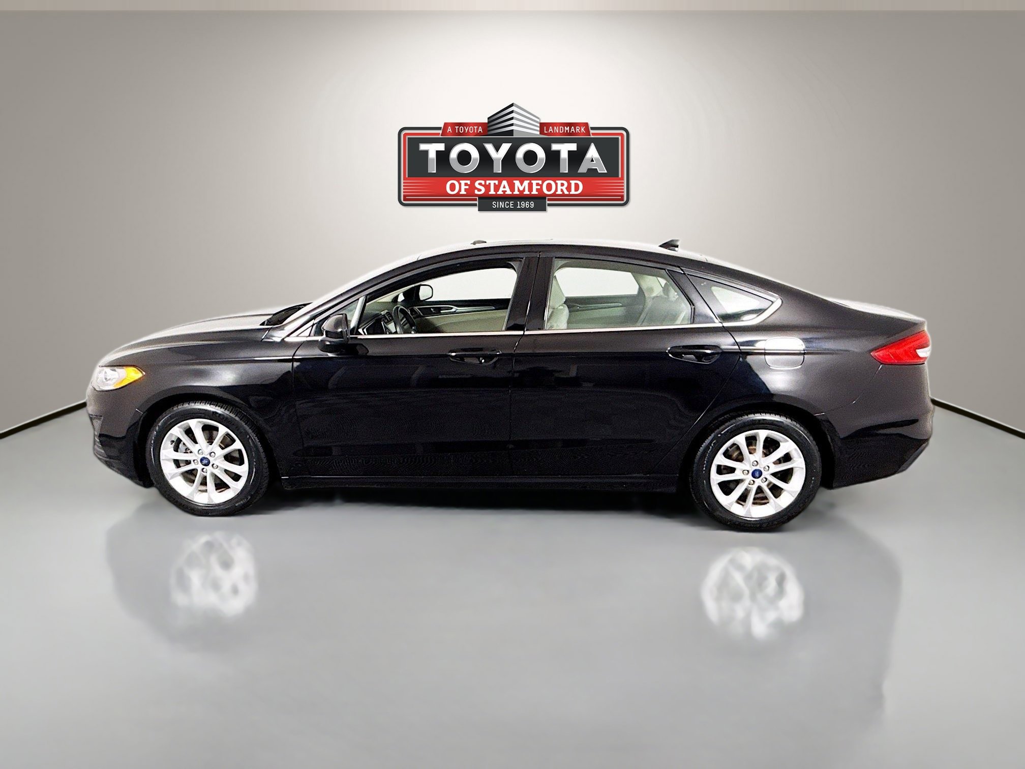 Used 2020 Ford Fusion SE image 4