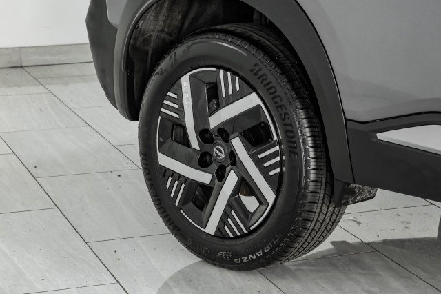 Used 2025 Nissan Kicks SV image 50