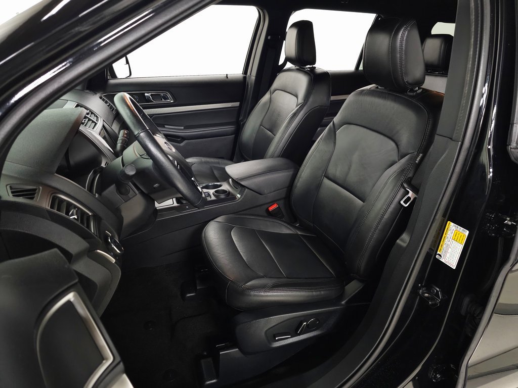 Used 2018 Ford Explorer XLT w/ Equipment Group 202A image 16
