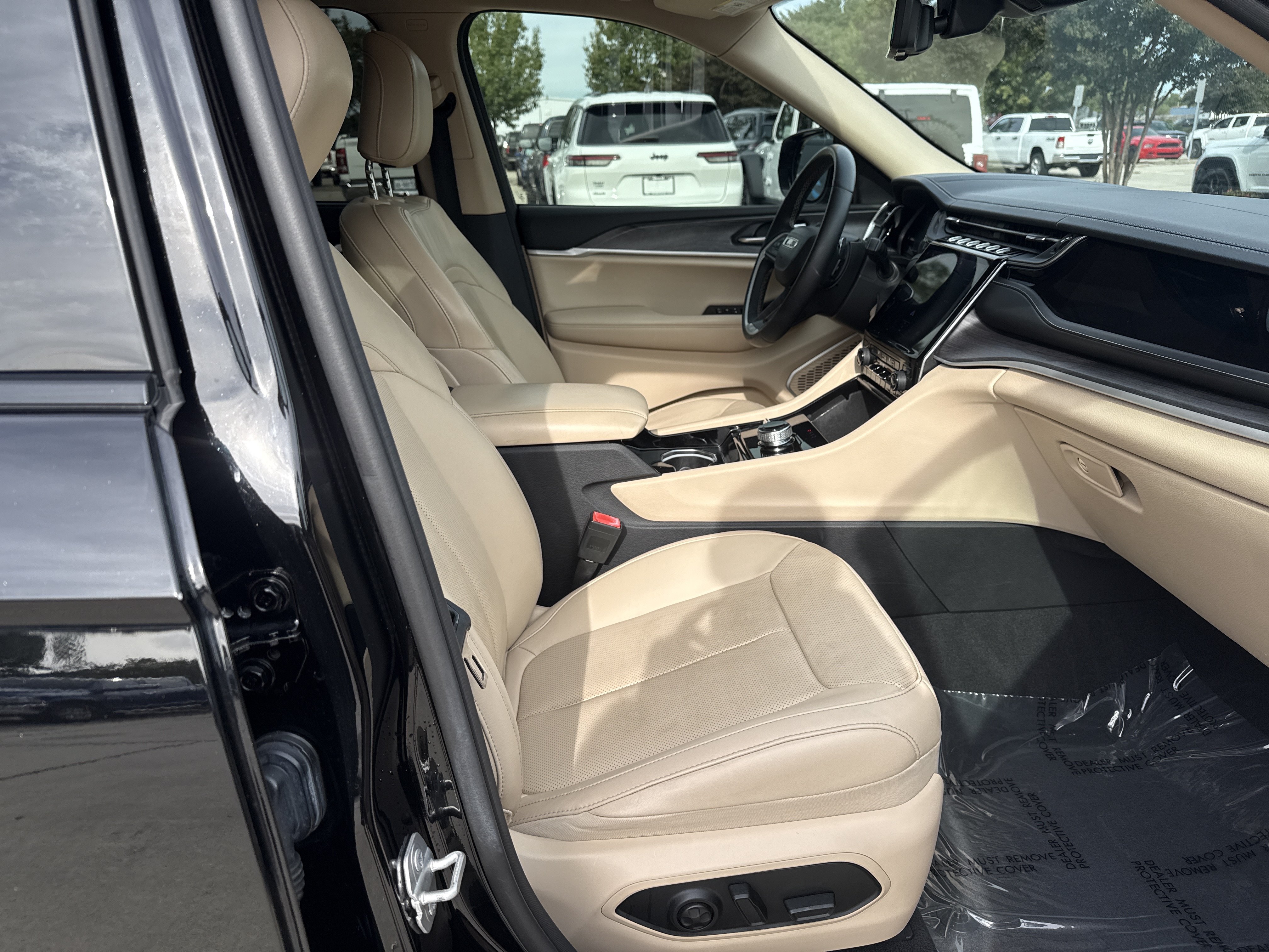 Used 2022 Jeep Grand Cherokee L Limited w/ Luxury Tech Group II AWD/4WD image 33
