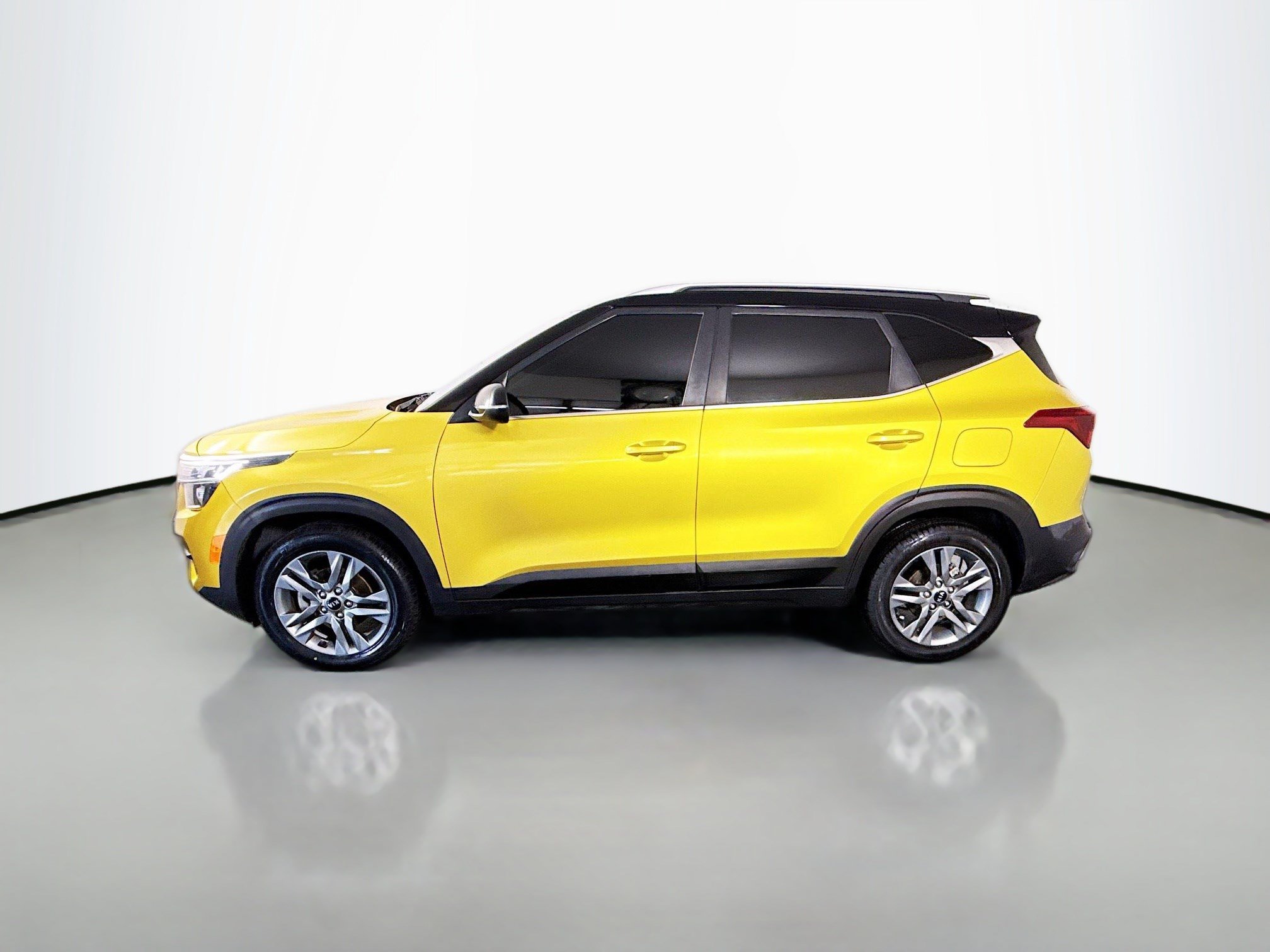 Used 2021 Kia Seltos S FWD image 6