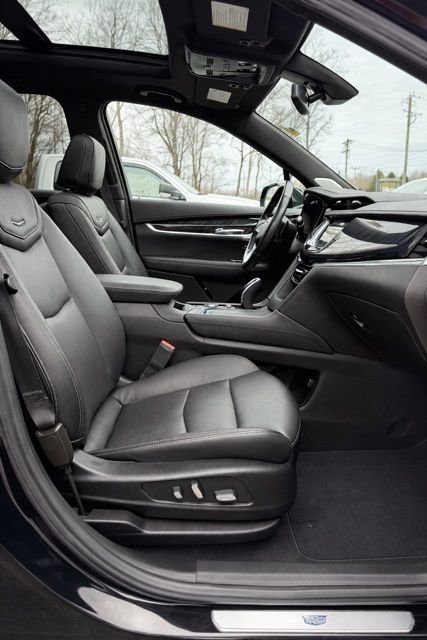 Used 2023 Cadillac XT6 Premium Luxury image 14