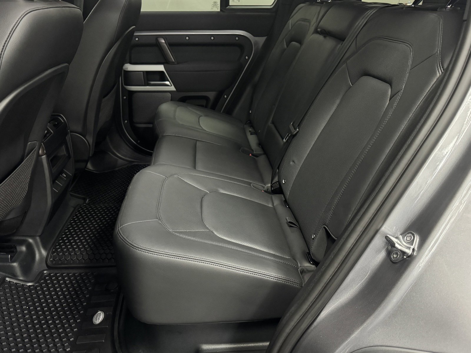 Used 2023 Land Rover Defender 110 S image 41