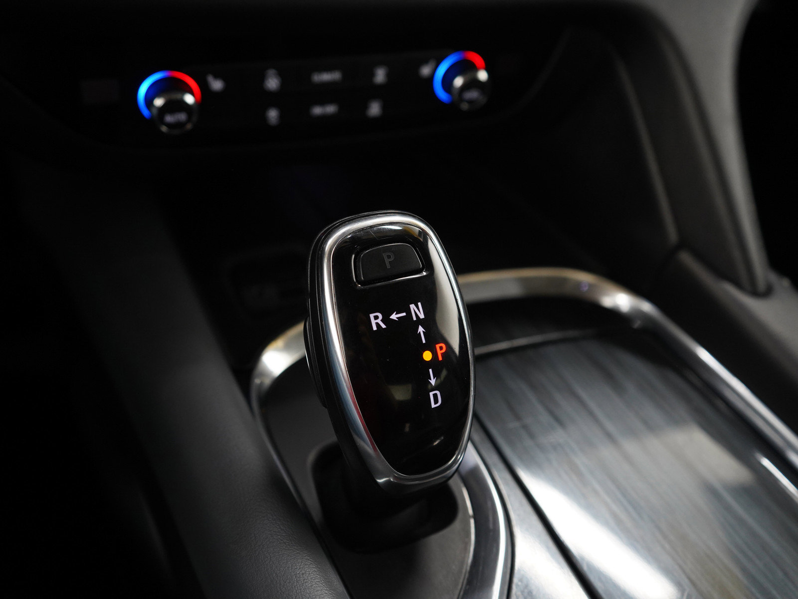 Used 2020 Buick Enclave Essence w/ Sound and Sites Package AWD/4WD image 24