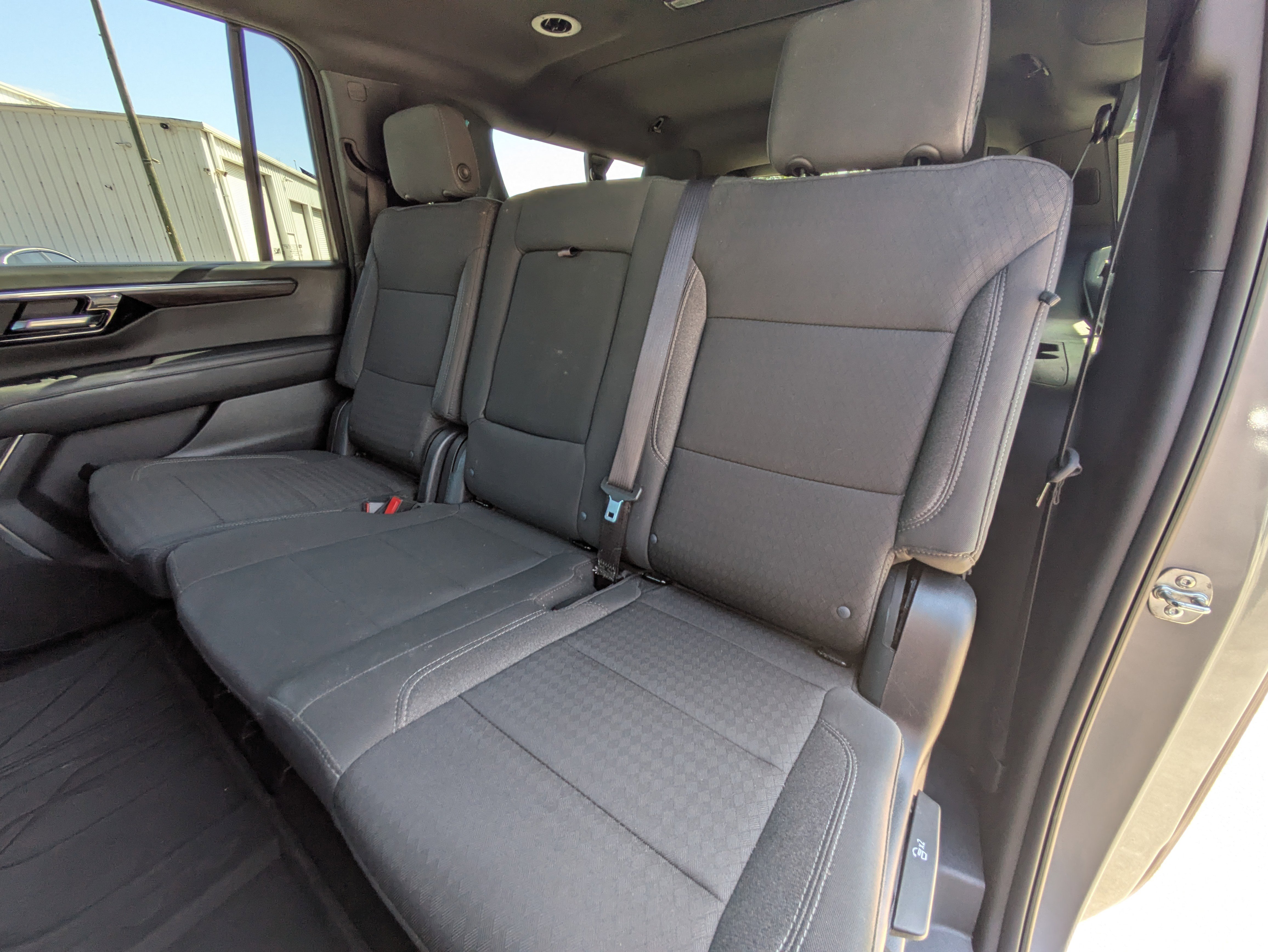 Used 2025 Chevrolet Suburban LS image 9