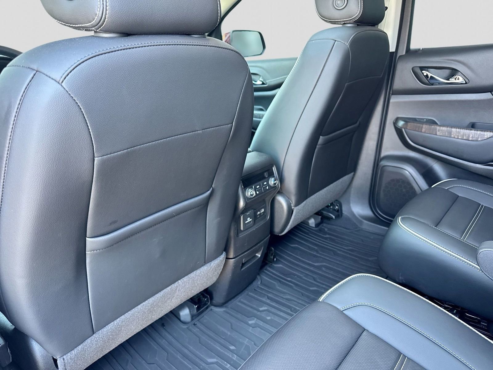 Used 2023 GMC Acadia Denali w/ Denali Ultimate Package image 18