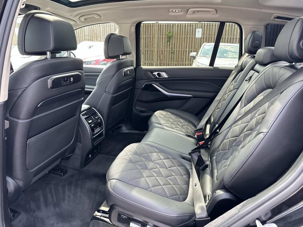 Used 2023 BMW X7 xDrive40i w/ Climate Comfort Package AWD/4WD image 28