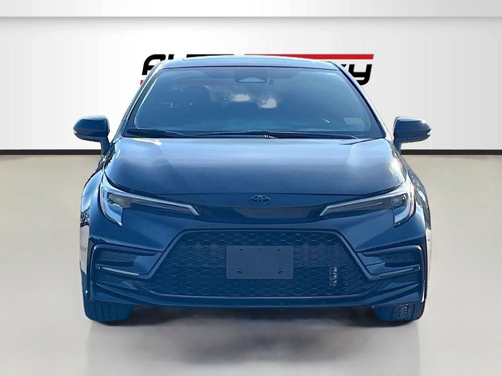 Used 2023 Toyota Corolla SE w/ SE Premium Package image 2