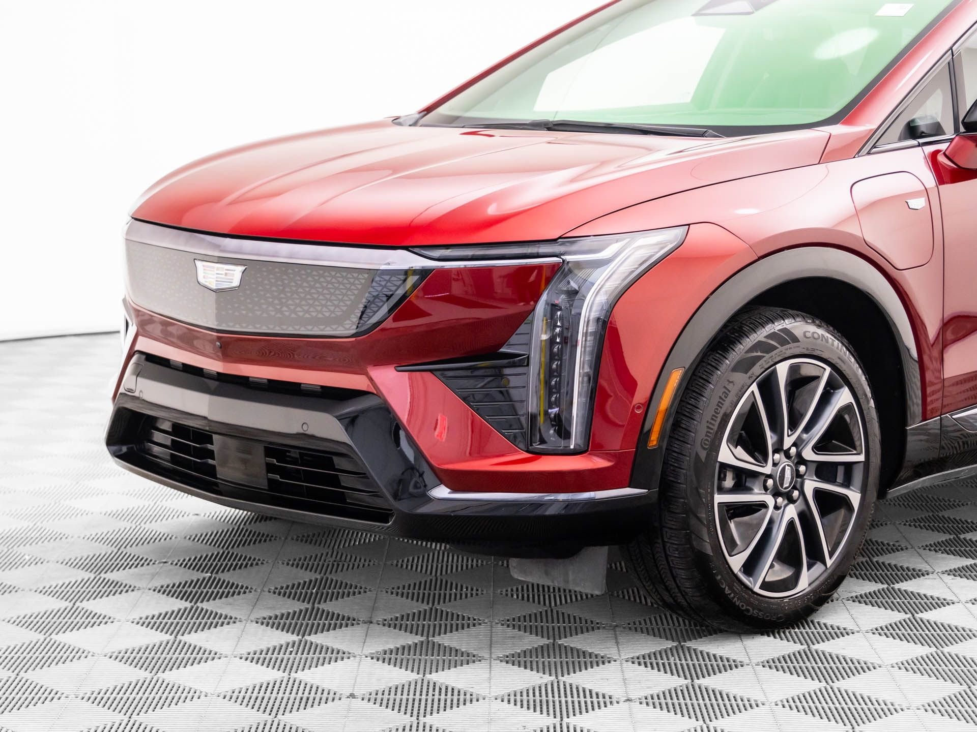 Used 2025 Cadillac Optiq Sport 2 w/ LPO, Floor Liner Package image 39