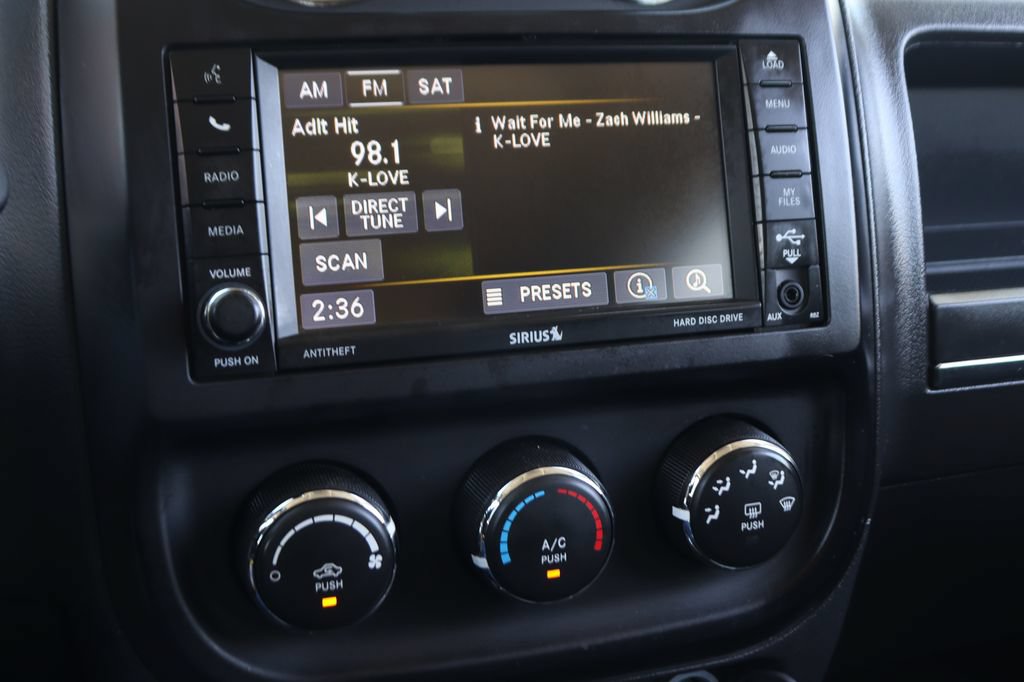 Used 2016 Jeep Patriot Latitude w/ Sun/Sound Group FWD image 27