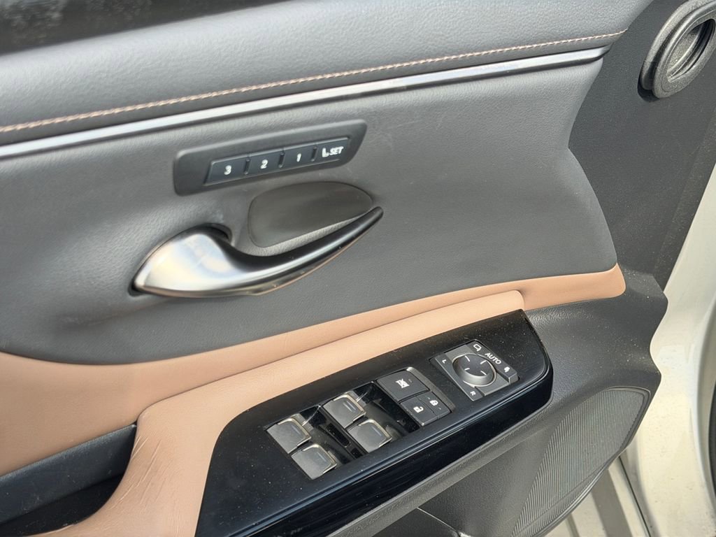 Used 2022 Lexus ES 350 350 w/ Premium Package image 13