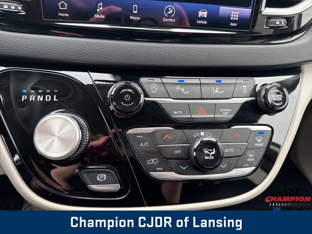 Used 2024 Chrysler Pacifica Touring-L image 28