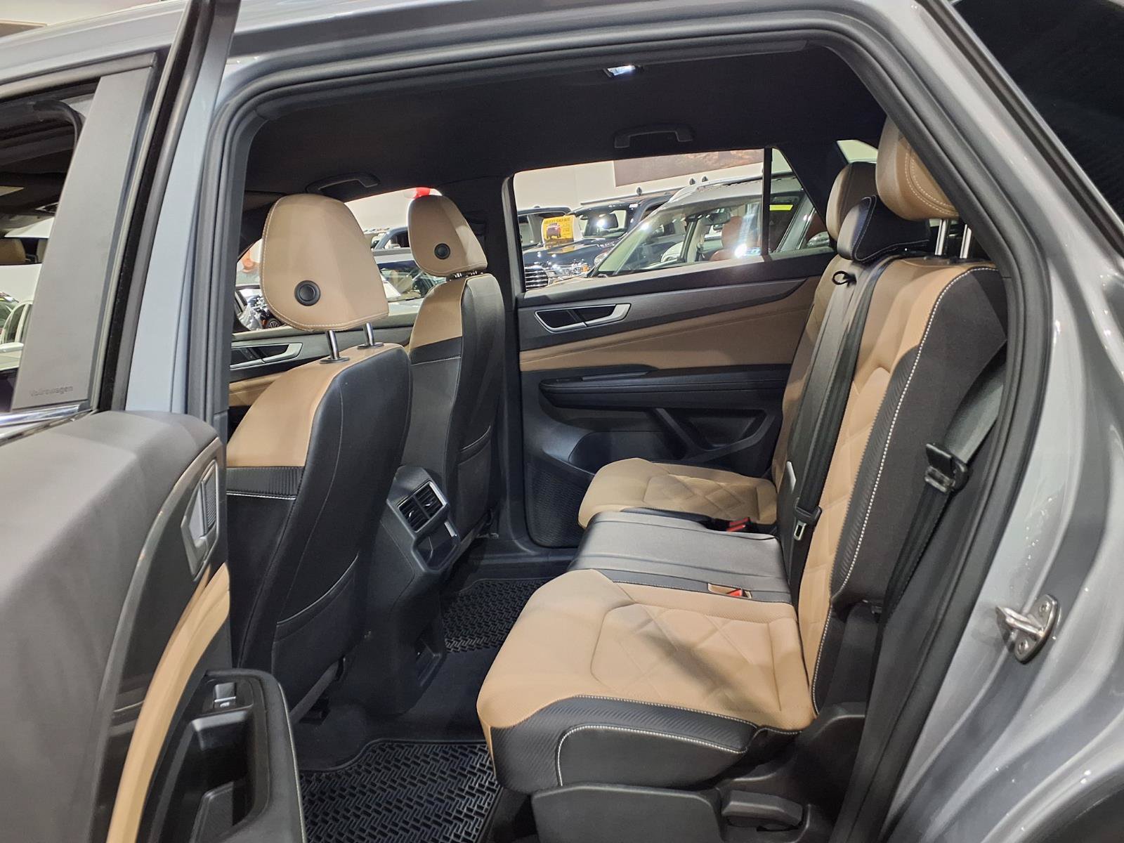 Used 2024 Volkswagen Atlas Cross Sport SE AWD/4WD image 17