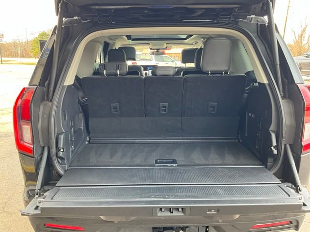 Used 2025 Ford Expedition Active image 13