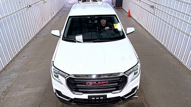 Used 2024 GMC Terrain SLE image 12