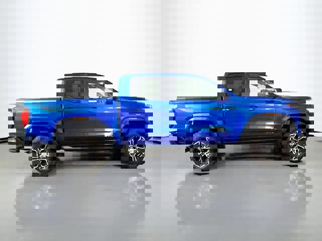 Used 2024 GMC Canyon AT4 w/ Canyon Safety Plus Package image 10