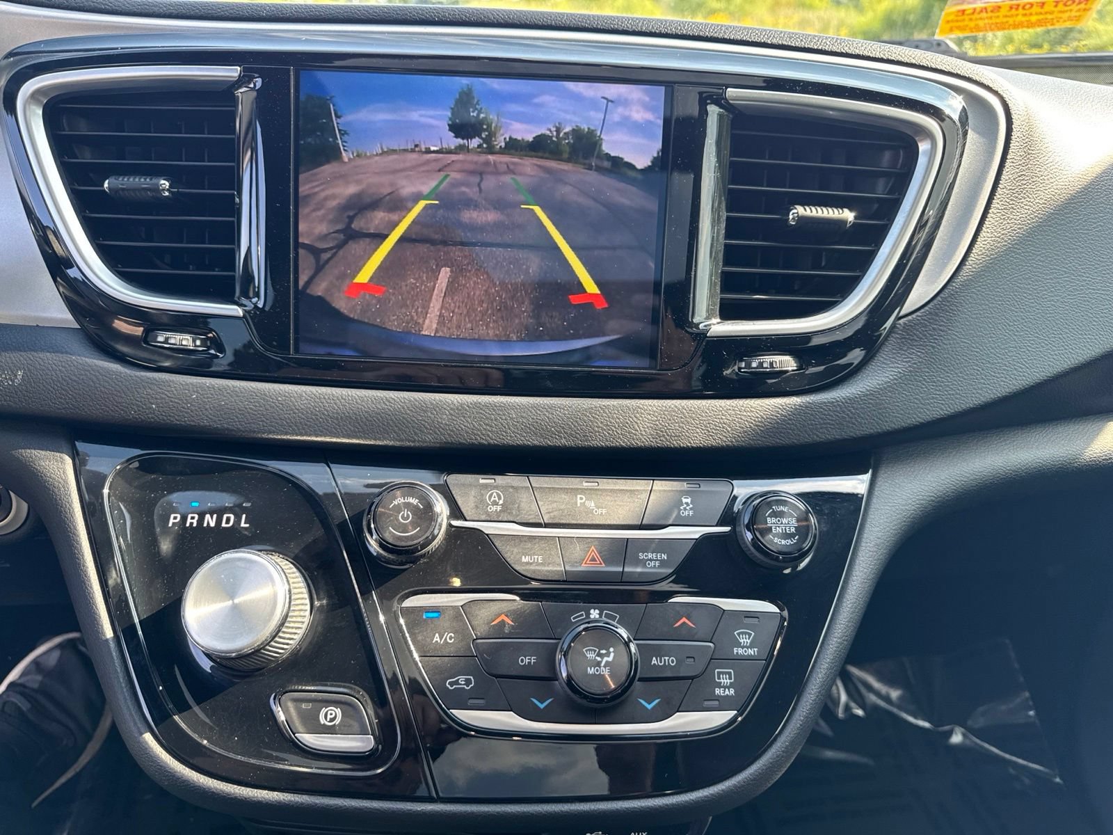 Used 2018 Chrysler Pacifica Touring-L Plus FWD image 26
