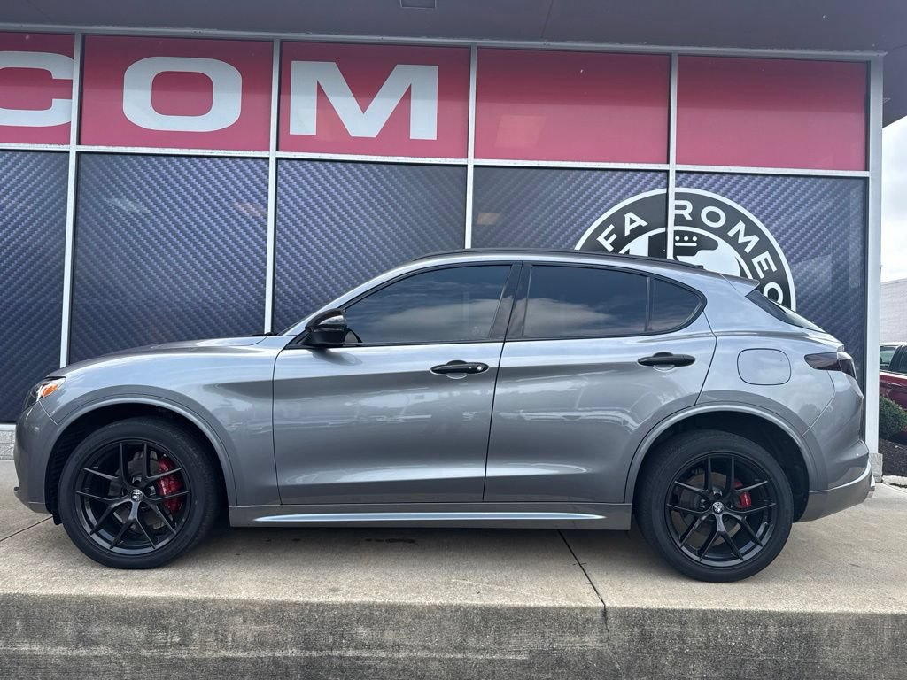 Used 2021 Alfa Romeo Stelvio Ti w/ Nero Edizione AWD/4WD image 15