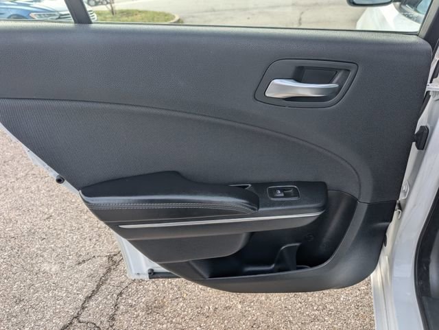 Used 2015 Dodge Charger SE w/ Power Sunroof Group image 16