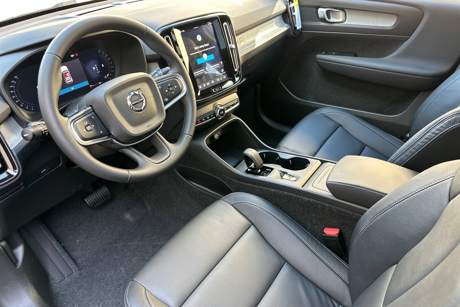 Certified 2026 Volvo XC40 B4 Core w/ Climate Package FWD image 9