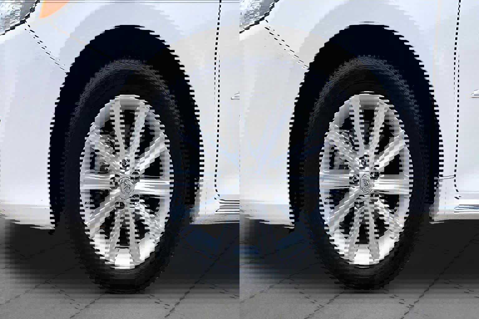 Used 2012 Toyota Camry XLE w/ Leather Pkg FWD image 11