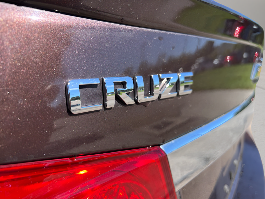 Used 2015 Chevrolet Cruze LT w/ Sun, Sound and Sport Package FWD image 31
