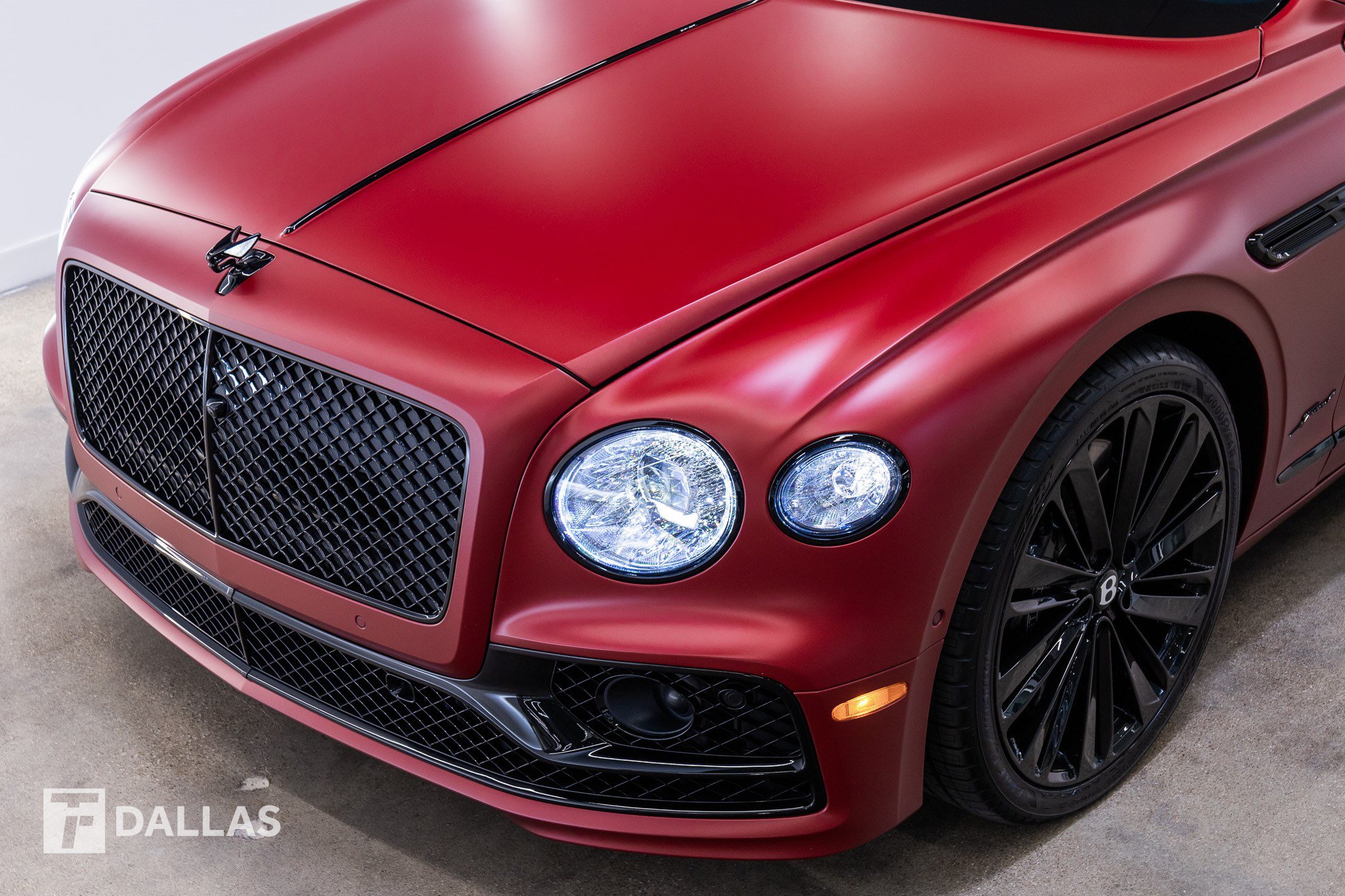 Used 2024 Bentley Flying Spur W12 AWD/4WD image 3