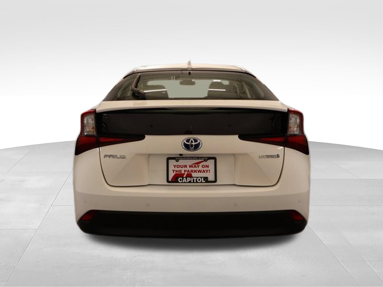 Used 2022 Toyota Prius LE FWD image 3