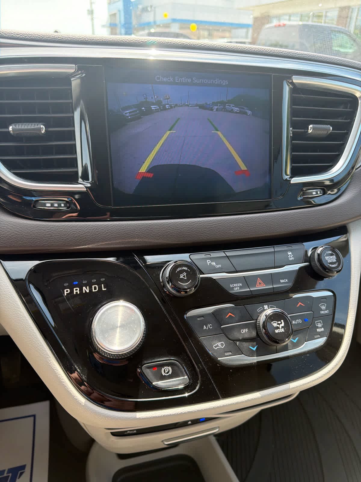 Used 2017 Chrysler Pacifica Touring-L Plus FWD image 17
