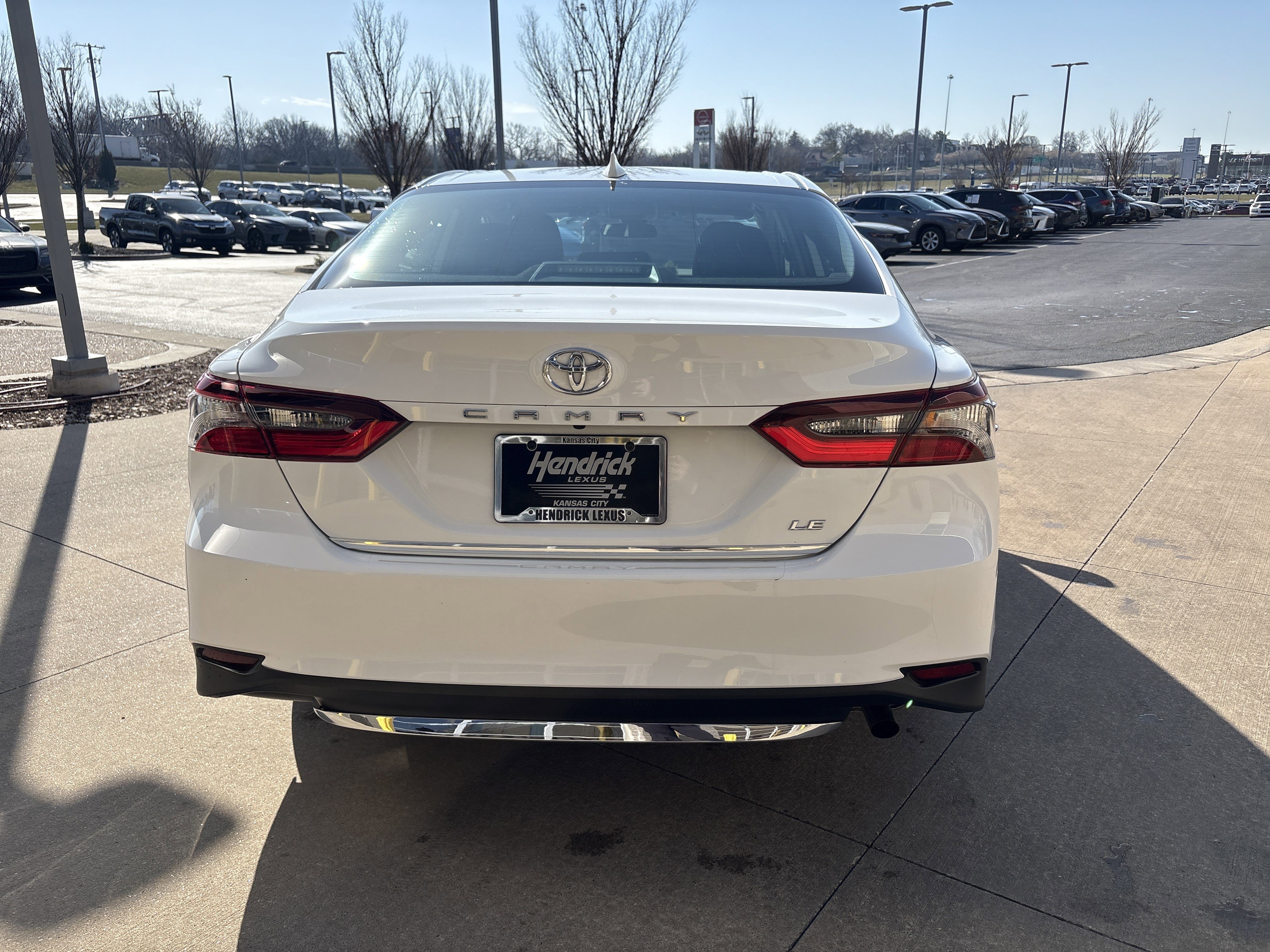 Used 2022 Toyota Camry LE image 9