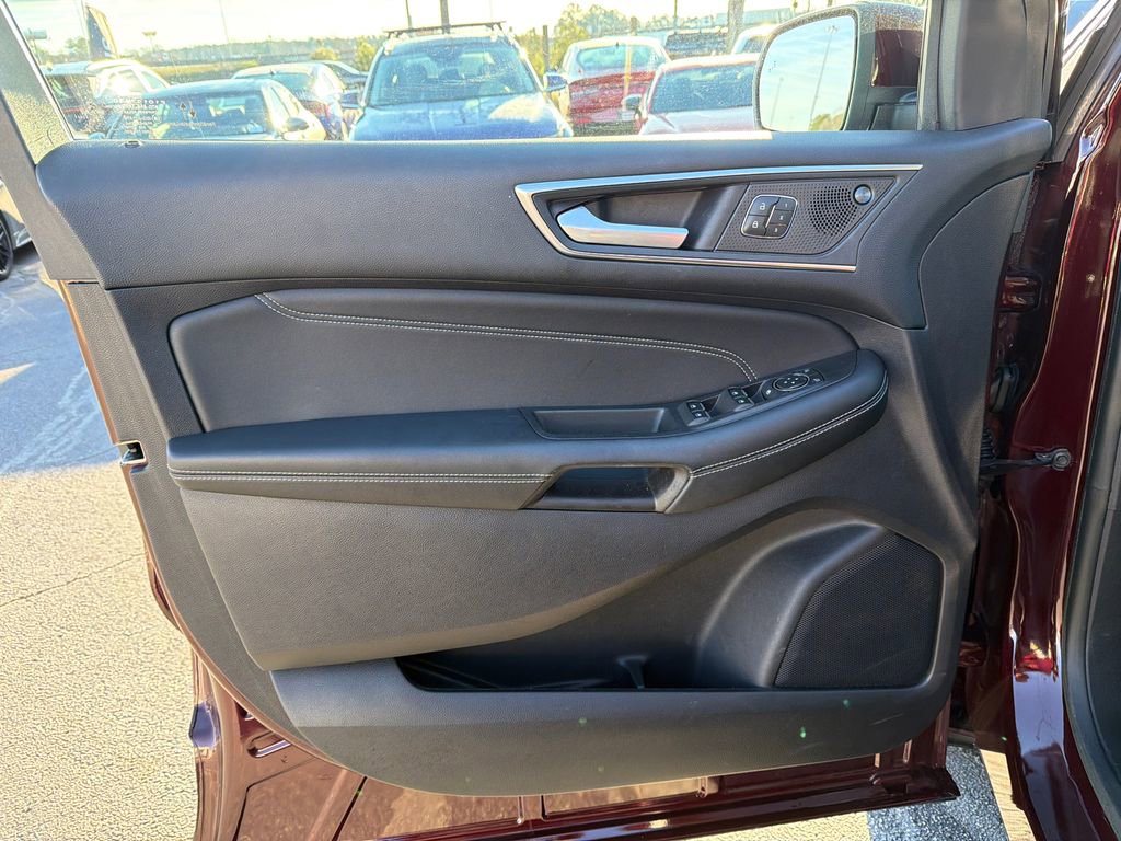 Used 2021 Ford Edge Titanium image 10