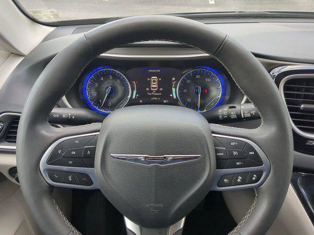 Certified 2023 Chrysler Pacifica Touring-L image 33