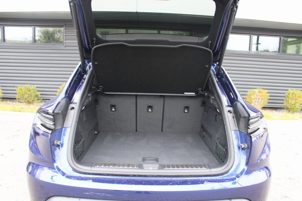 Certified 2024 Porsche Macan 4 Electric image 31