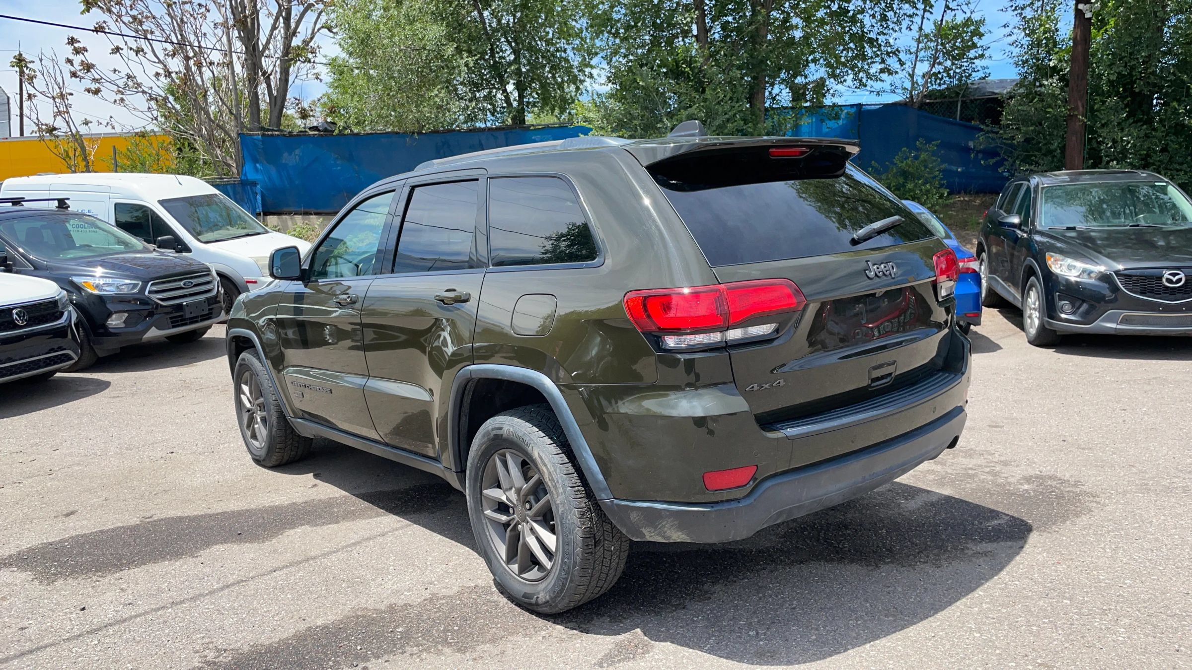 Used 2016 Jeep Grand Cherokee Laredo 75th Anniversary AWD/4WD image 4