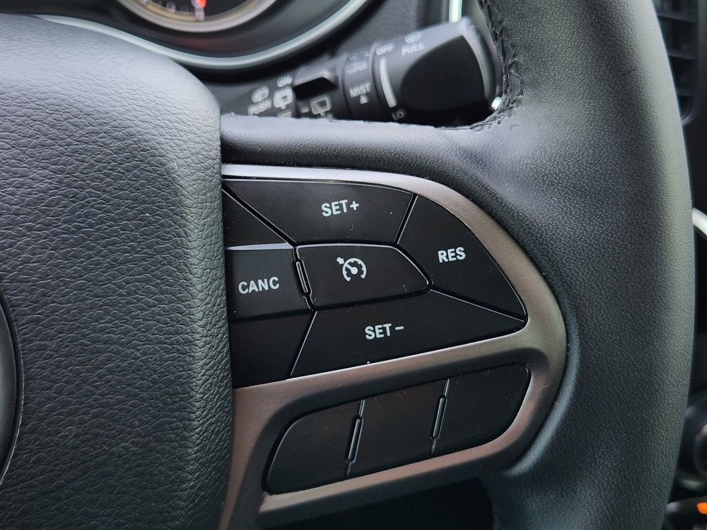 Used 2020 Jeep Cherokee Latitude Plus FWD image 29