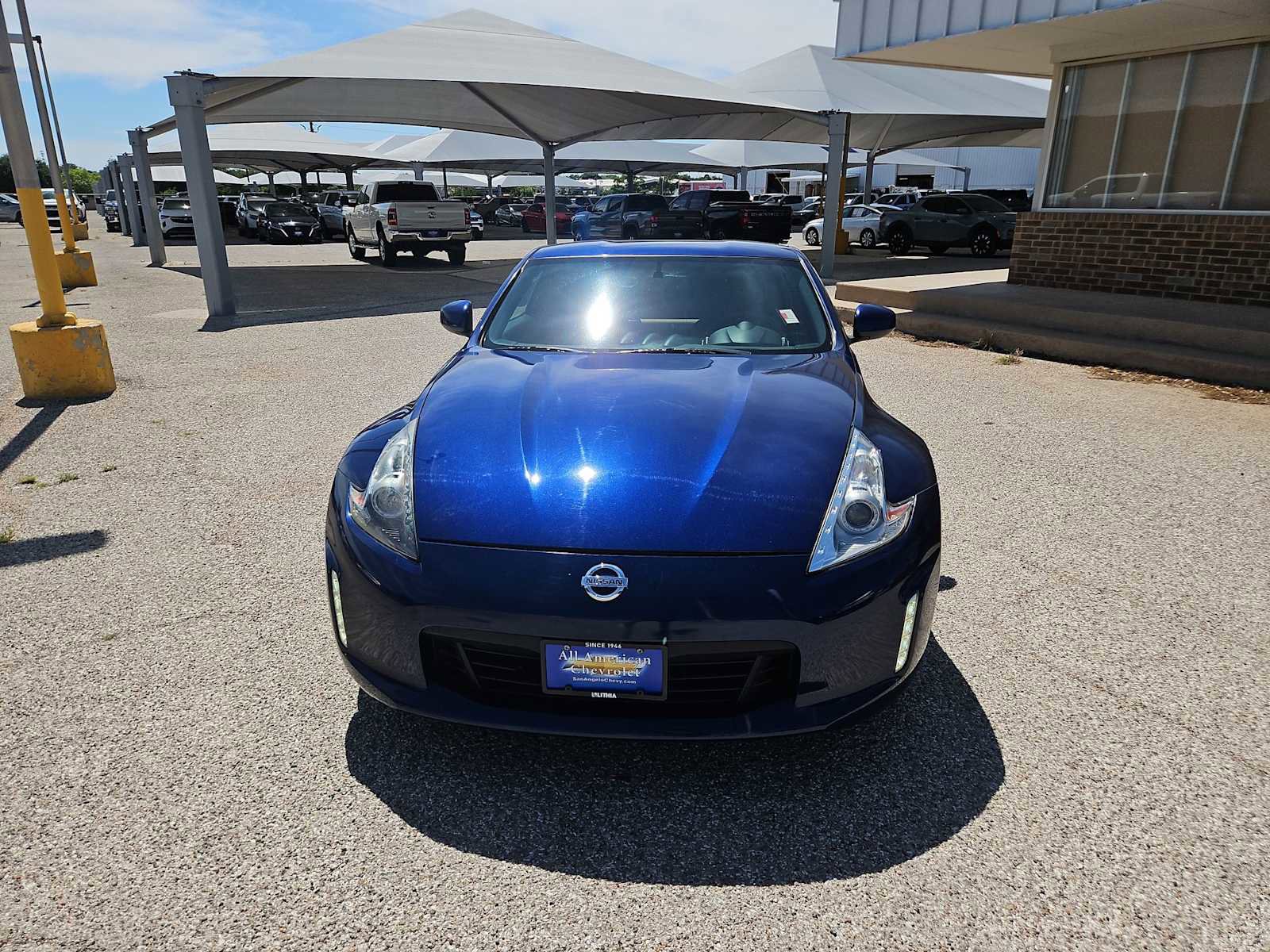 Used 2020 Nissan 370Z Coupe RWD image 3