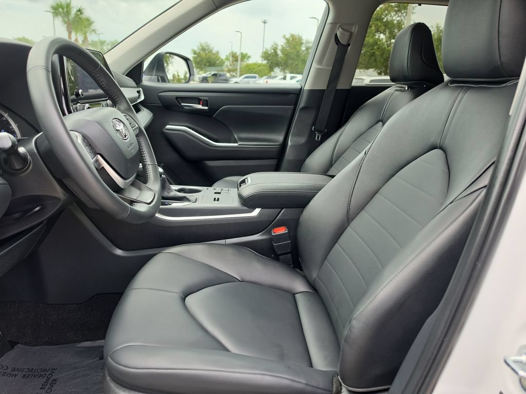 Certified 2026 Toyota Highlander XLE AWD/4WD image 8