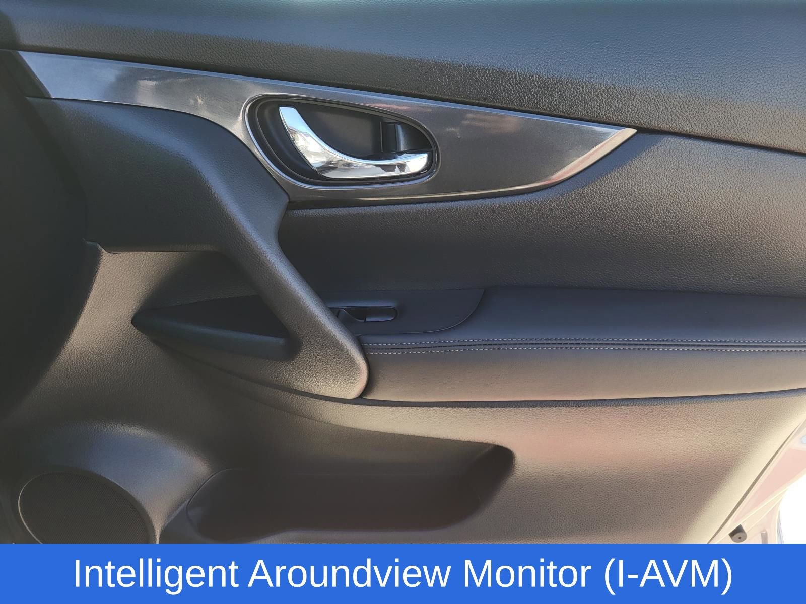 Used 2018 Nissan Rogue SV w/ Premium Package image 8