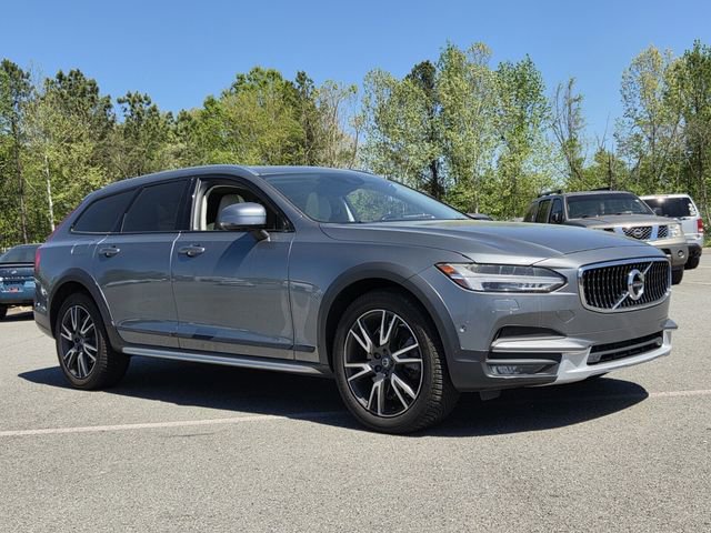 Used 2017 Volvo V90 T6 Cross Country image 4