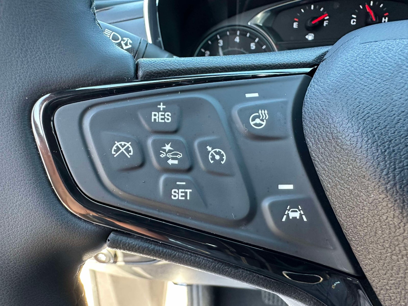 Used 2023 Chevrolet Equinox Premier FWD image 17