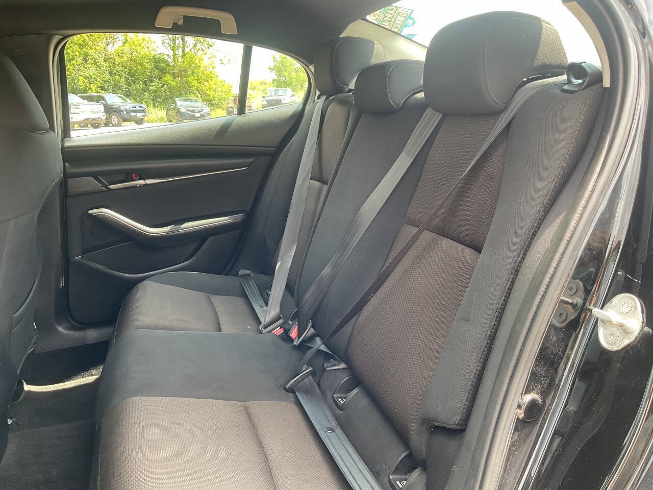Used 2020 MAZDA MAZDA3 Sedan FWD image 31
