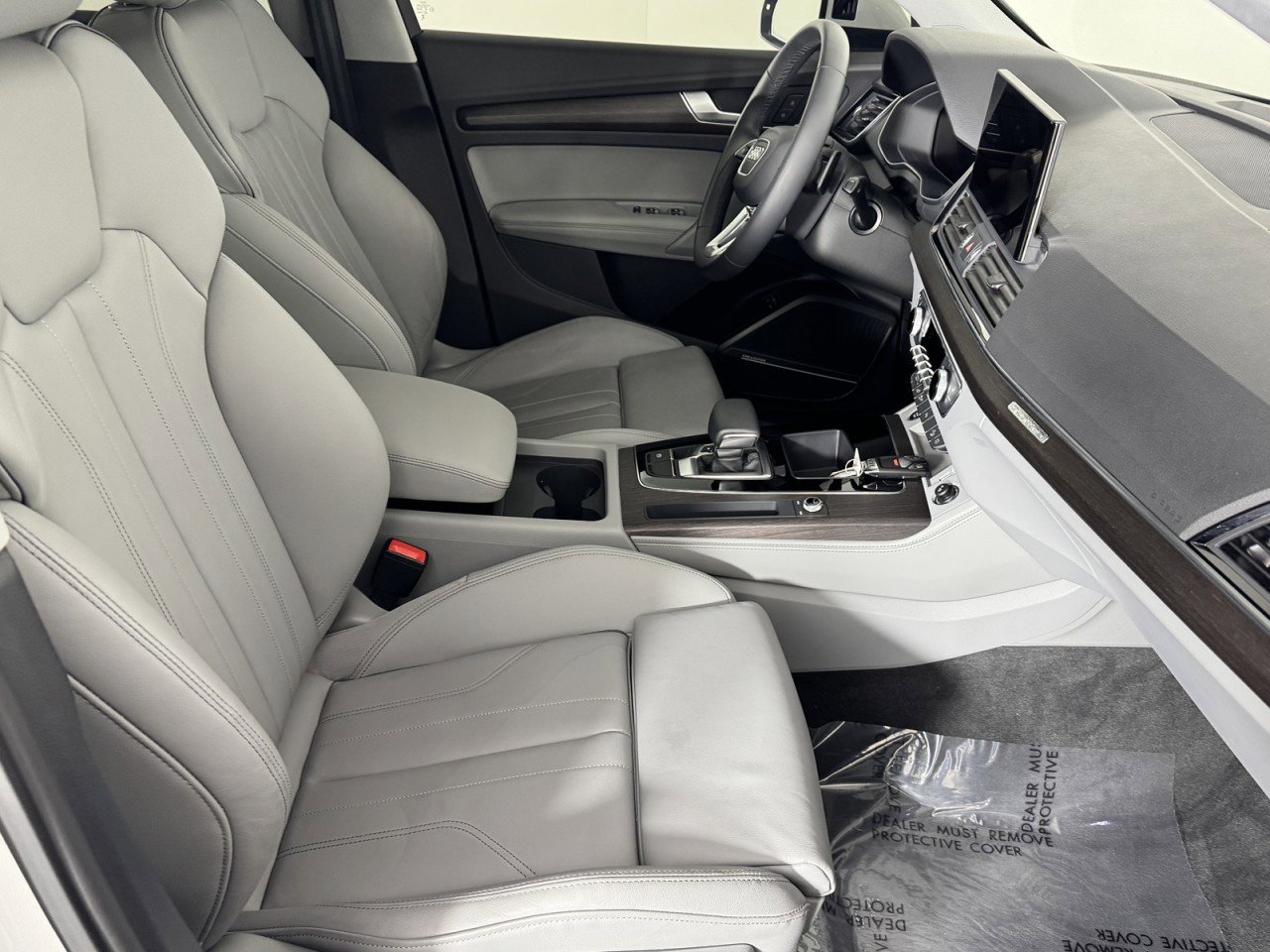 Used 2024 Audi Q5 e Premium Plus w/ Premium Plus Package image 8