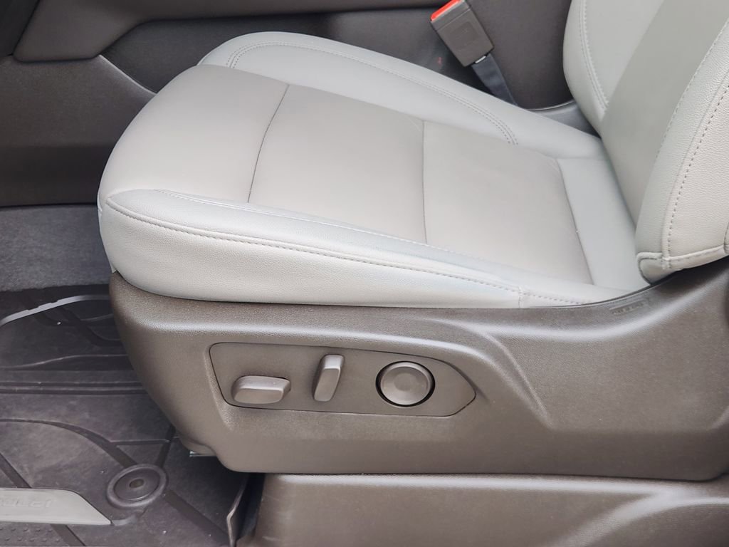 Used 2025 Chevrolet Tahoe Z71 w/ Comfort Package AWD/4WD image 23