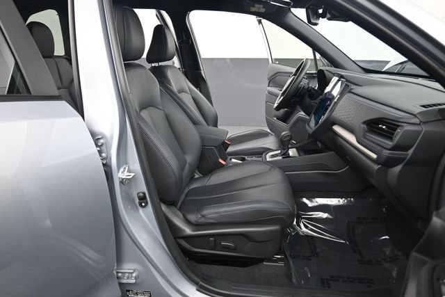 Used 2025 Subaru Forester Limited AWD/4WD image 17